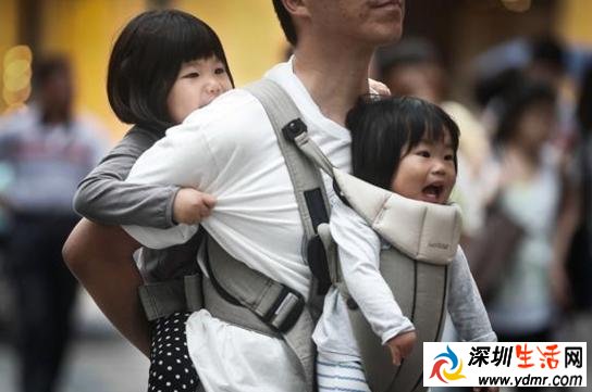 人民日报刊文:要让能生二孩的想生敢生 不能止于放