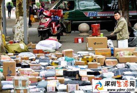 快递员工资高吗 断臂快递员去年双十一月入三万