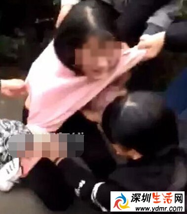 浙江金华永康某中学女生遭数名女同学扒衣高清视频 女孩被扒光露点脱光光