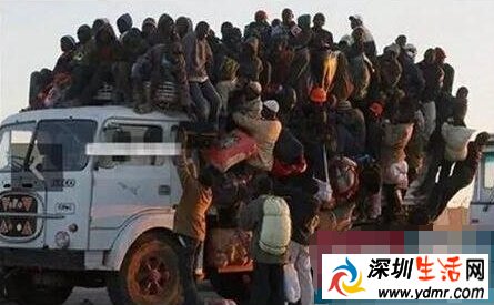 超载太危险面包车塞进18人 涉事司机细述超载背后事实竟这样