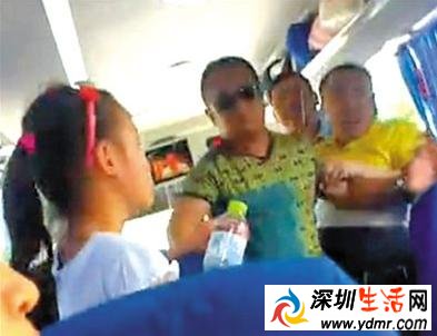 北京黑导游大骂游客 十三陵就是烧香,可以在车上看看