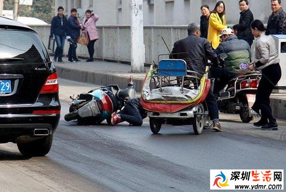 郑州地沟油路撂倒路人 路面布满油泥5天撂倒上百人