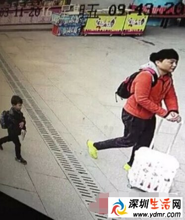 父亲抛下孩子独自离开原因背后真相 询问父亲相关信息为何男孩不肯说