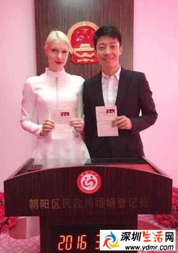 撒贝宁与外籍女友领证登记结婚 撒贝宁老婆资料