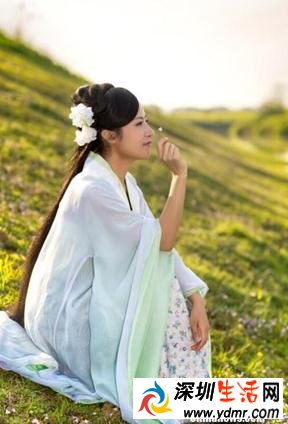 女大学生村官自费拍宣传照 为乡村美景“代言”