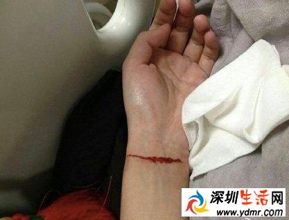 已婚教师骗奸女学生致学生自残割腕自杀