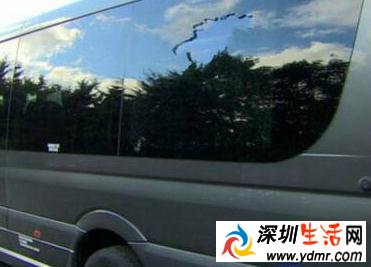 中国游客在北爱尔兰被扔石头 车窗被砸裂引众怒