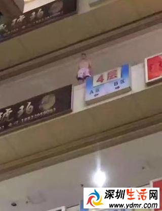 广州男子光着身从荔湾广场4楼跳下 腰椎骨折