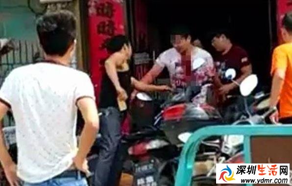 安徽一高中生网吧门口被初中同学捅死 嫌疑人行凶后自残