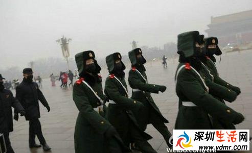防雾霾口罩真的有用吗?警察用防雾霾黑色口罩图片