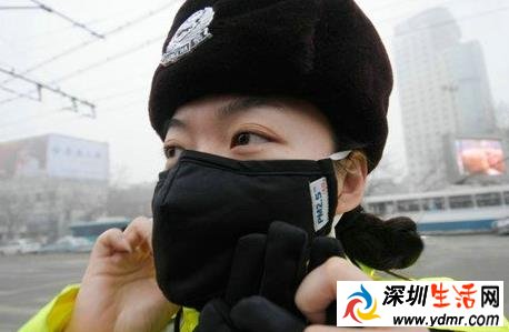 防雾霾口罩真的有用吗?警察用防雾霾黑色口罩图片
