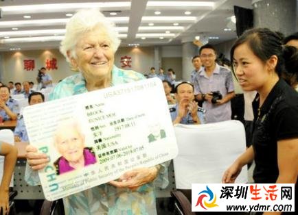 中国绿卡好拿吗?北京年薪达50万即可申请