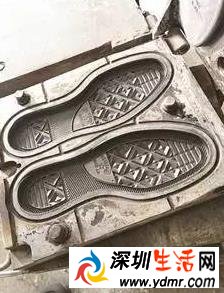 湖北查获制售假冒名牌鞋案件 网上以“正品代购”的名义售卖
