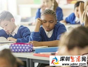 上课就犯困想睡觉怎么办?为什么一上课就想睡觉