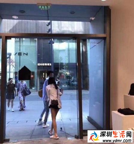 豆得儿牵手帅哥是谁资料照片暴光 豆得儿王思聪分手是真的吗