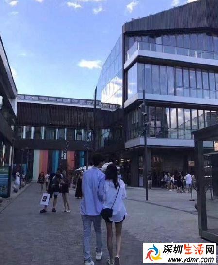 豆得儿牵手帅哥是谁资料照片暴光 豆得儿王思聪分手是真的吗