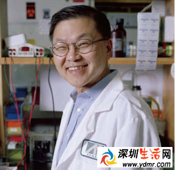 美籍华人科学家何大一成功用“鸡尾酒疗法”挽救无数艾滋病感染者生命,并将其存活期限提升至20余年。