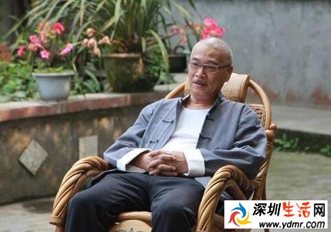 吴孟达近照白发苍苍 身材臃肿白发苍苍