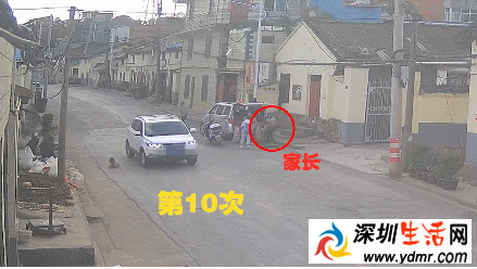 女童马路往返跑10次被撞 家长在路口出摊