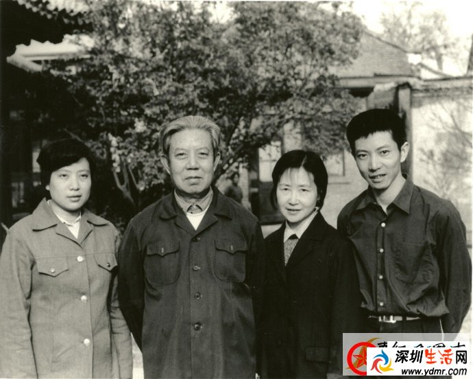 邓力群 \